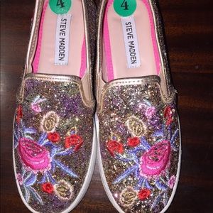 Steve Madden Rose Embroidered Gold Sparkle Slipon 4